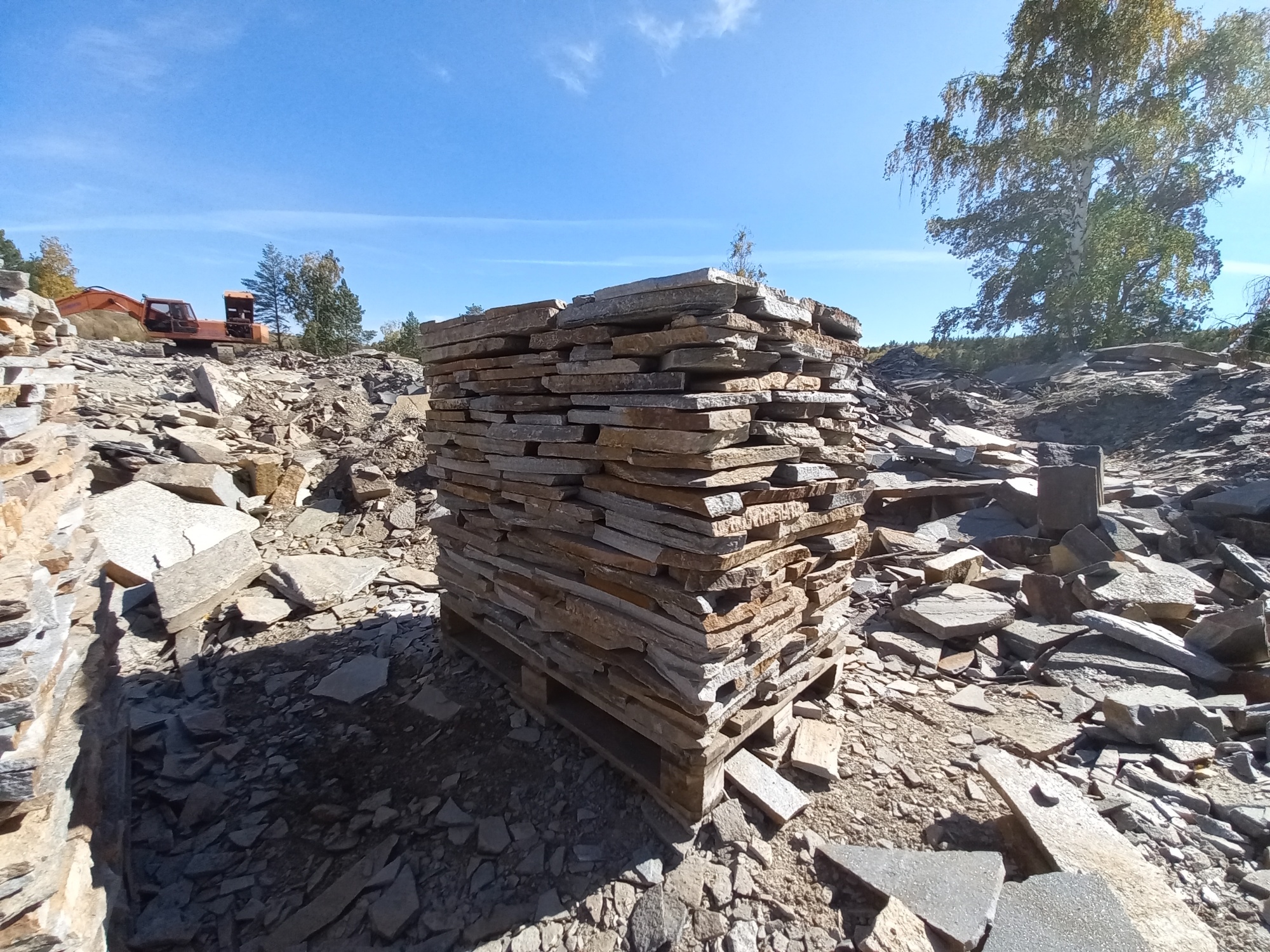 Плитняк златолит серебристый для мощения на бетон купить в Уфе