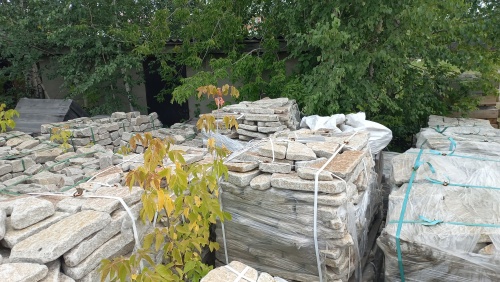 Плитняк галтованный гранитный для ландшафтного дизайна купить в Уфе