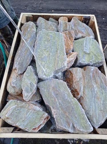 Златолит жёлтый, жёлто-зелёный глыбки и валуны для ланшафтного дизайна купить в Уфе