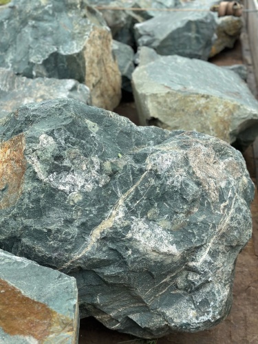 Камни для ландшафтного дизайна зелёные 10-60 килограмм купить в Уфе