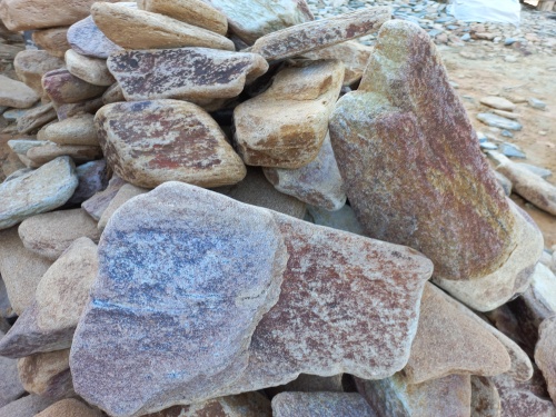 Златолит жёлтый, жёлто-зелёный глыбки и валуны для ланшафтного дизайна купить в Уфе