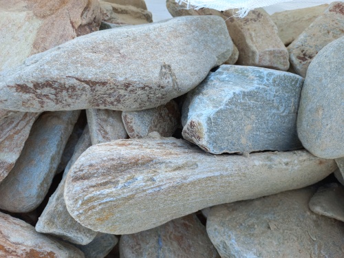 Златолит жёлтый, жёлто-зелёный глыбки и валуны для ланшафтного дизайна купить в Уфе