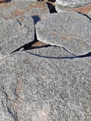 Златолит серебристый галтованный для лестниц купить в Уфе