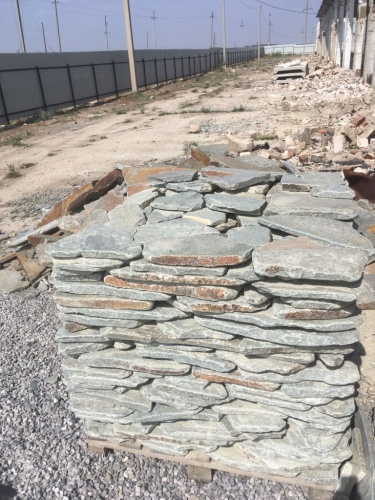 Златолит серебристый галтованный для лестниц купить в Уфе