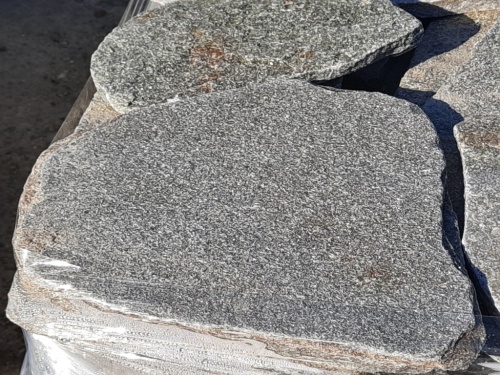 Златолит серебристый галтованный для лестниц купить в Уфе